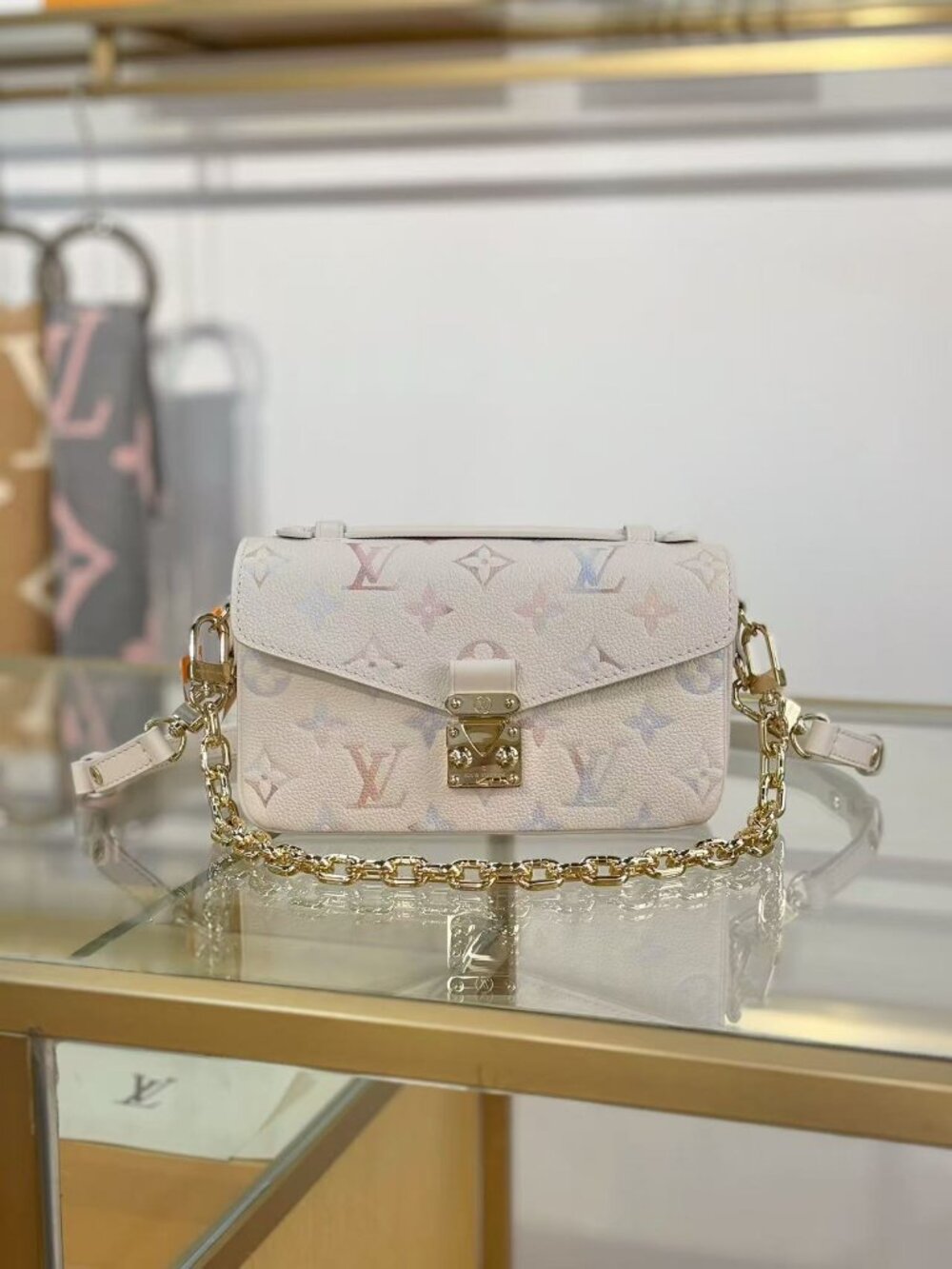 Classic Louis Vuitton Bag: A Stylish and Versatile Choice for Elegance
